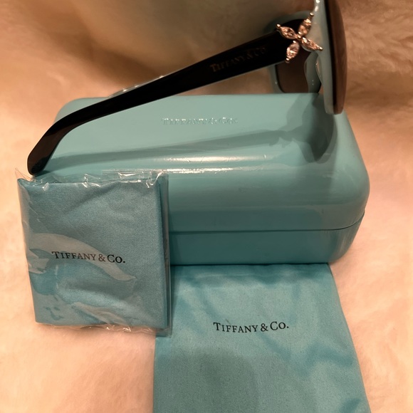 Authentic Tiffany Designer sunglasses with Swarovski Crystal - Picture 3 of 6
